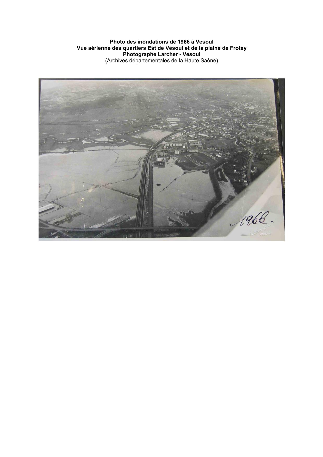 Photo des inondations de 1966 à Vesoul - Vue aérienne des quartiers Est de Vesoul et de la plaine de Frotey