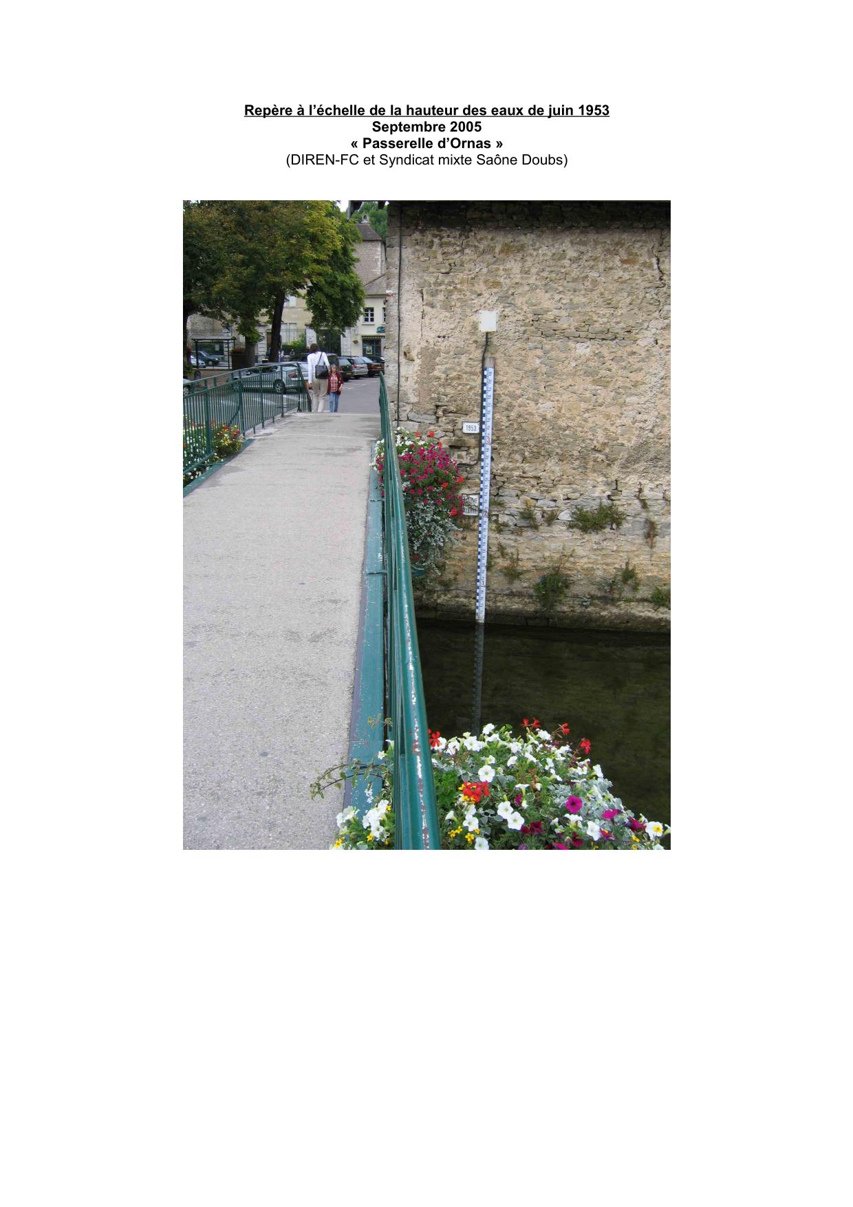 Repère à l'échelle de la hauteur des eaux de juin 1953 - Passerelle d'Ornans   