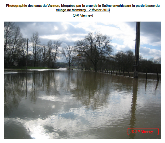 Photographie des eaux du Vannon, bloquées par la crue de la Saône envahissant la partie basse du village de Membrey - 2 février 2013