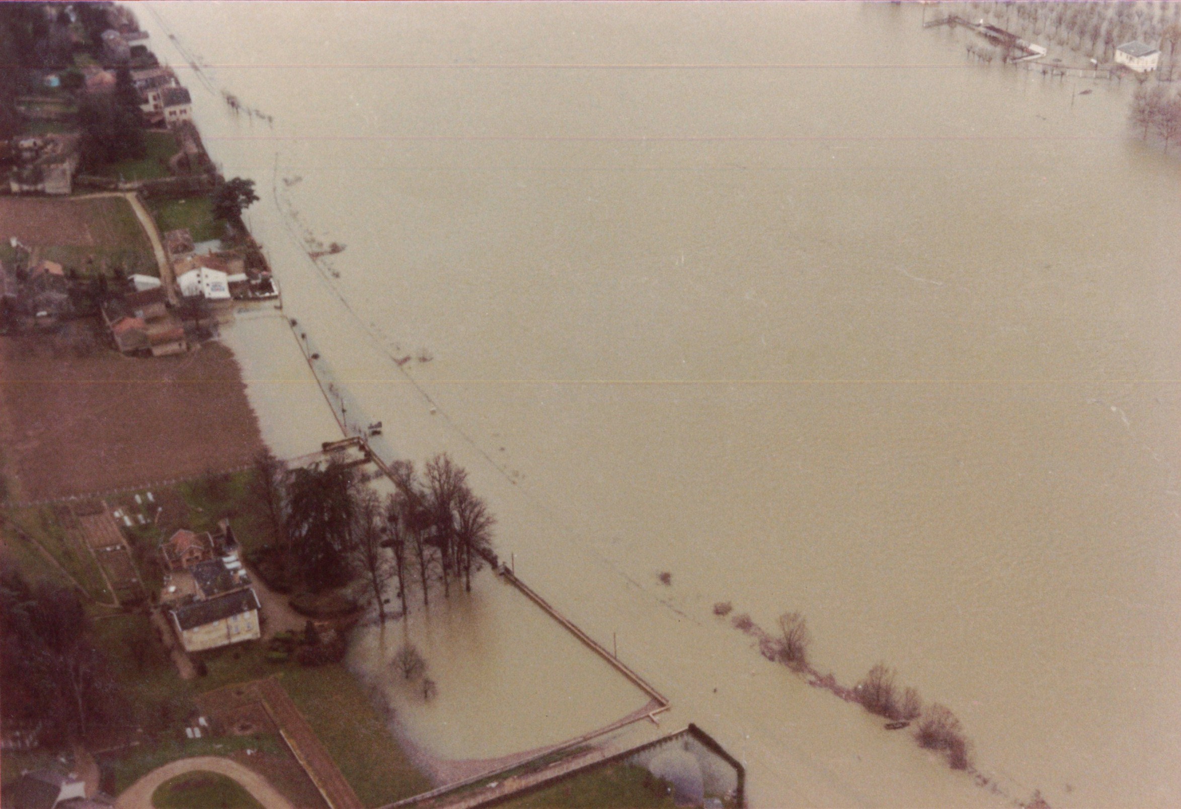 Crue de la Saône en 1981 à Jassans-Riottier