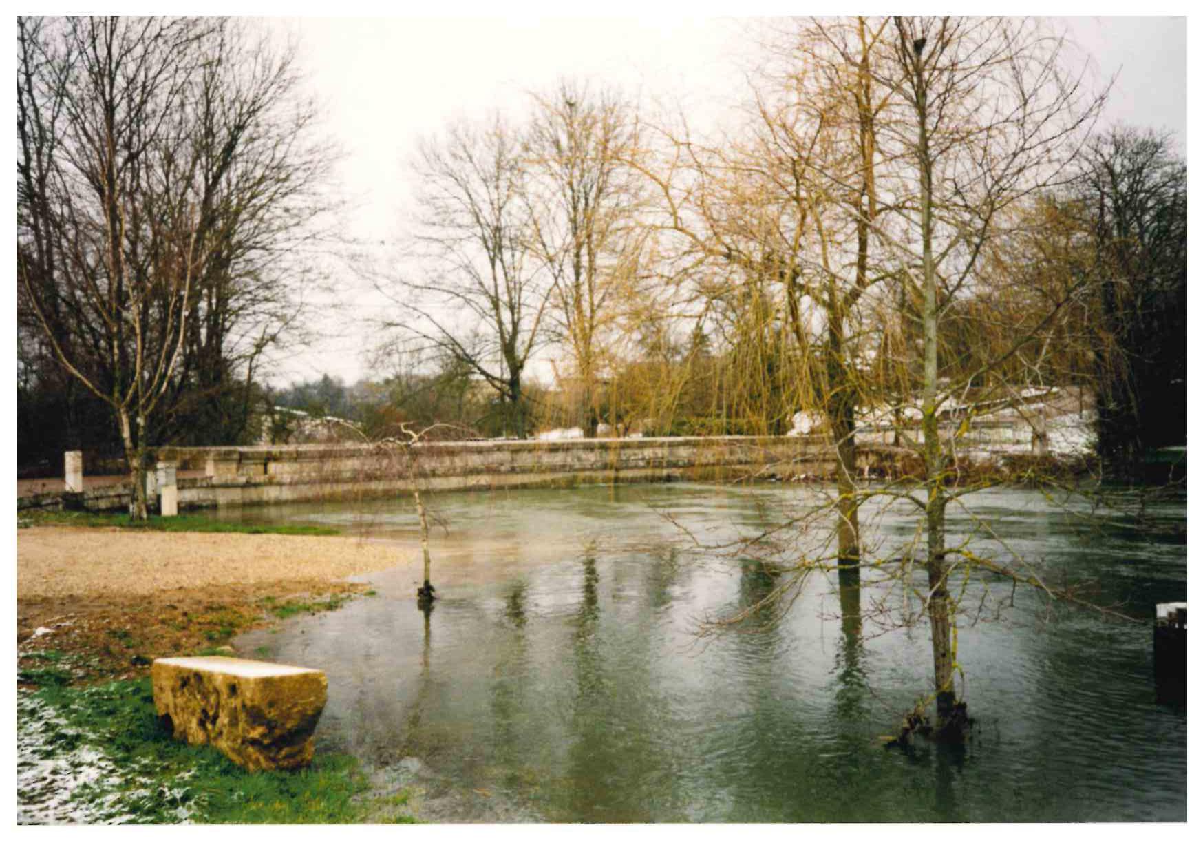 Photo de la crue de la Seine à Nod sur Seine, en Côte d'Or, en février 1999