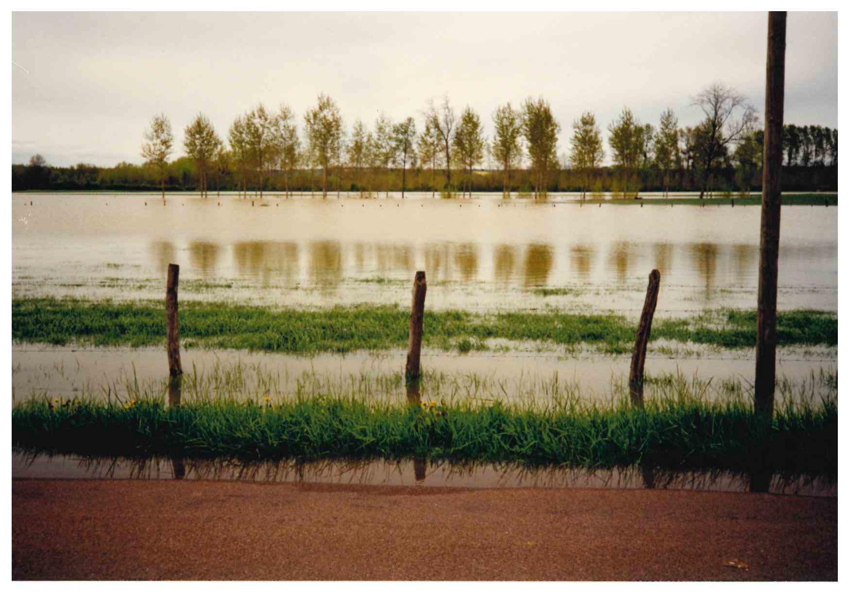 Crue de l'Armançon, en avril 1998, à Brienon sur Armançon Terres de Noël, dans l'Yonne