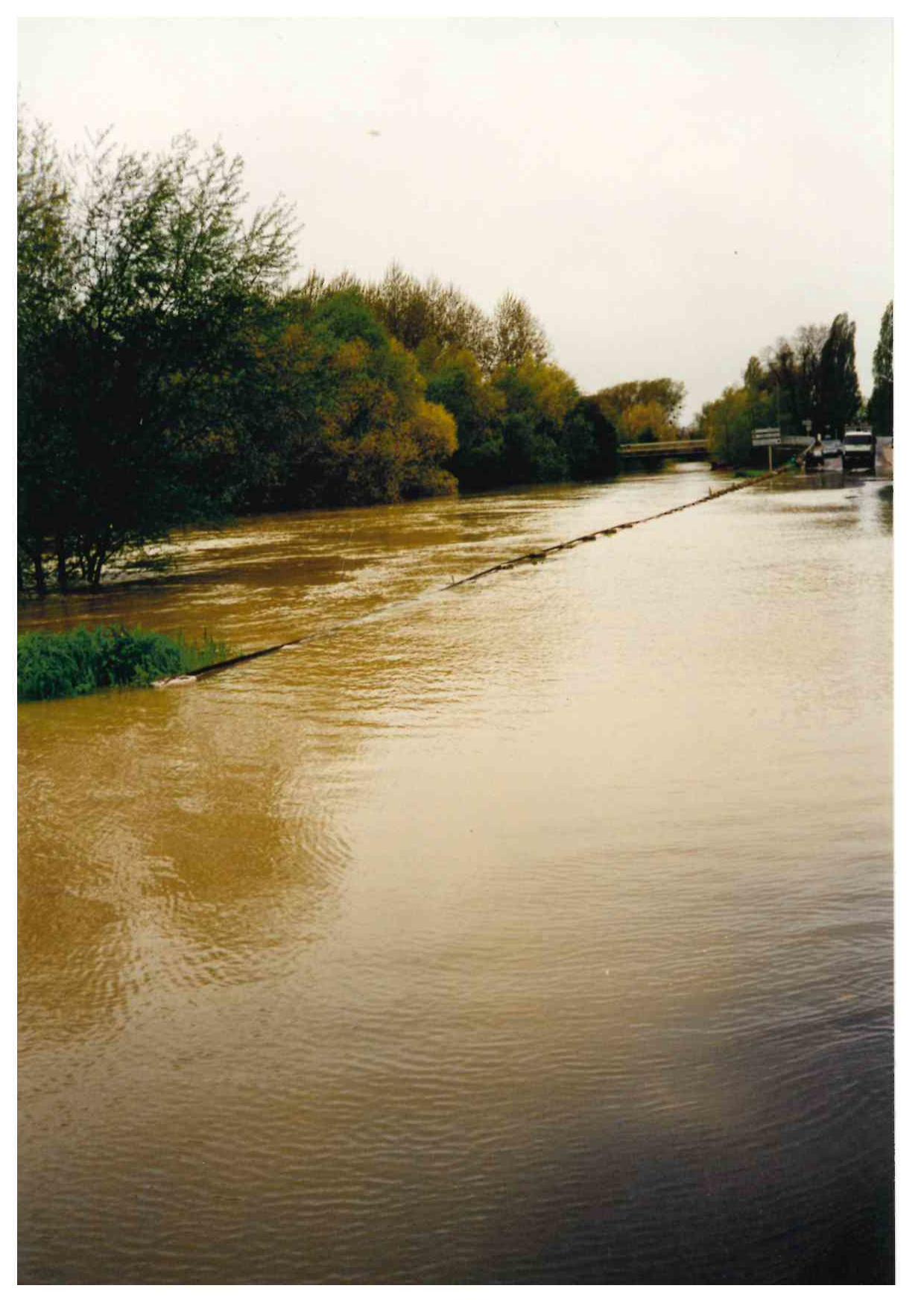 Crue de l'Armançon en avril 1998 à Brienon dans l'Yonne.