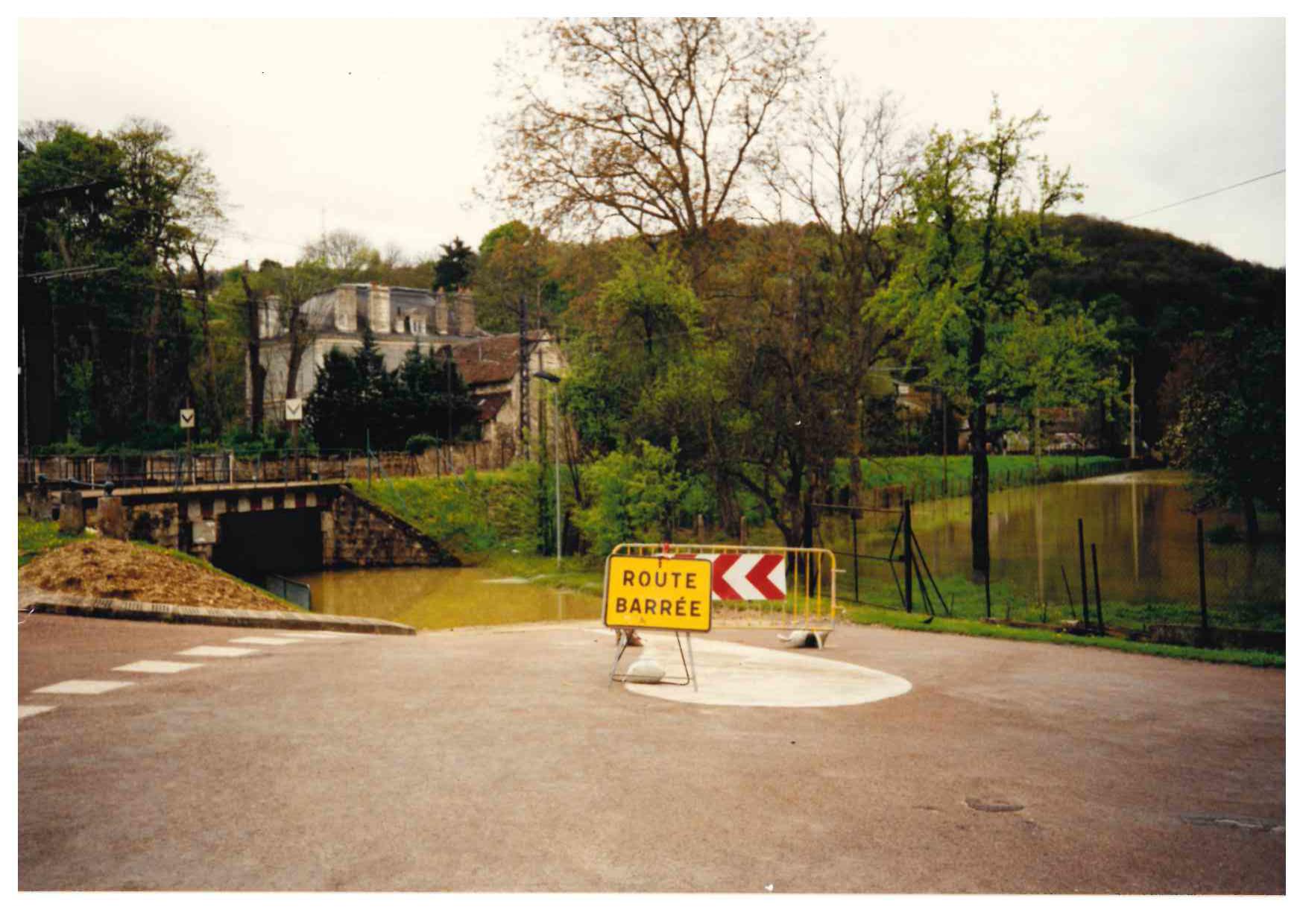 Crue de l'Armançon, en avril 1998, à Tonnerre D188 avenue Alfred Grévin, dans l'Yonne