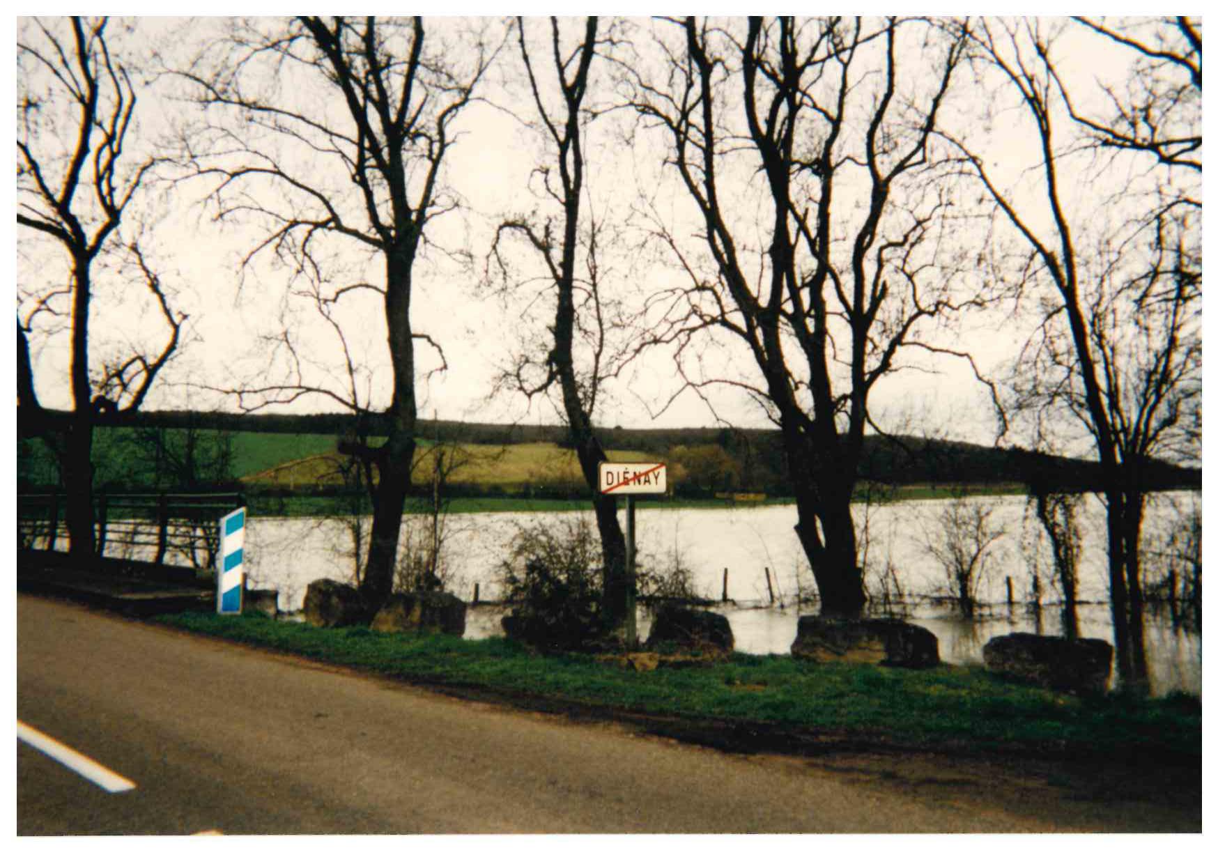 Crue de l'Ignon en mars 2001 à Diénay, au pont, en Côte d'Or