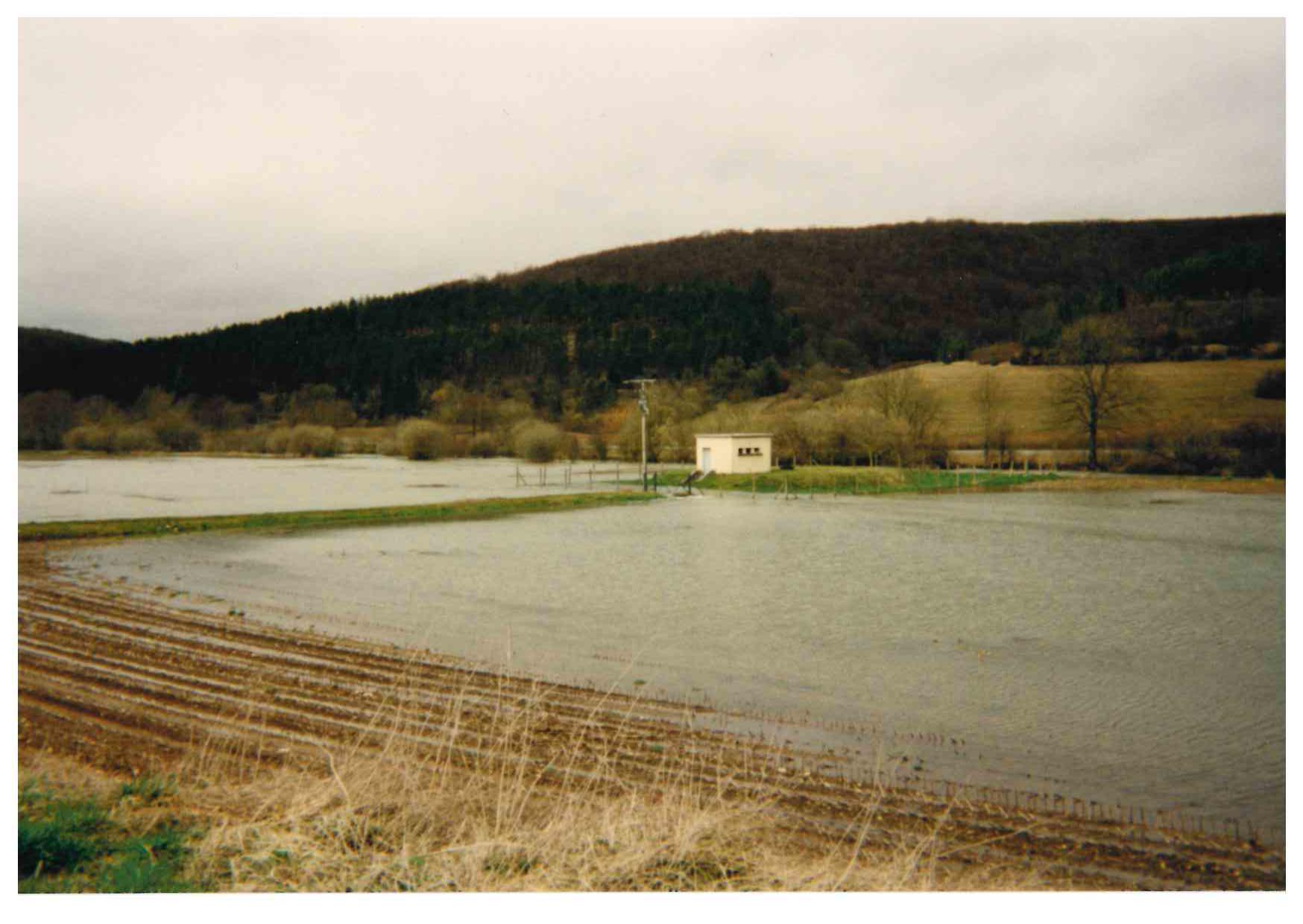 Crue de l'Ignon en mars 2001 à Moloy, sur la D901, en Côte d'Or