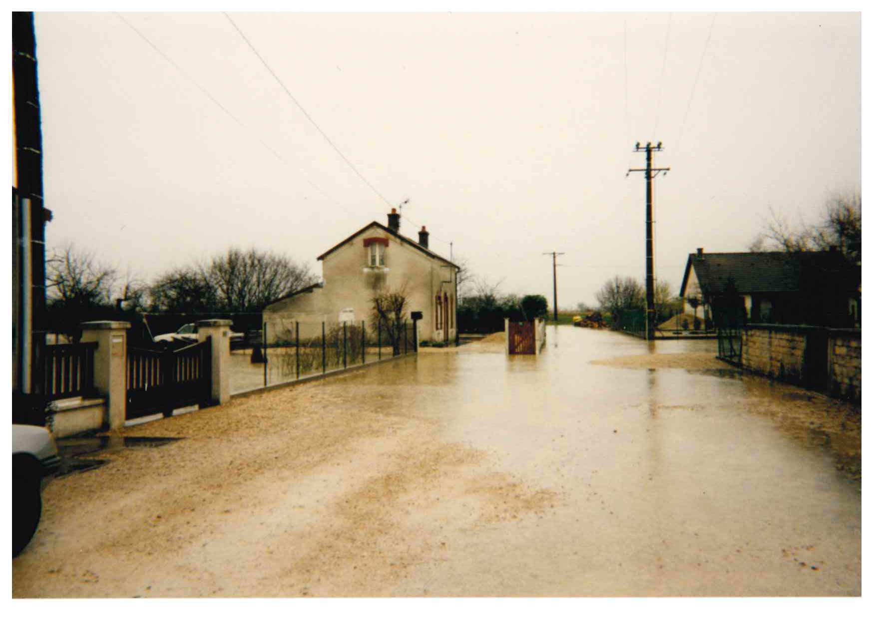 rue de l'Ouche en mars 2001 à Trouhans en Côte d'Or