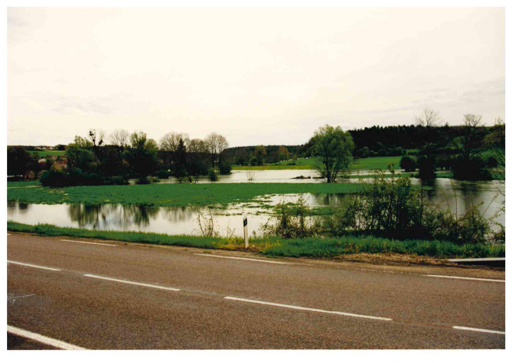 Crue de la Seine, en avril 1998, à Nod sur Seine, au nord sur la N75, en Côte d'Or