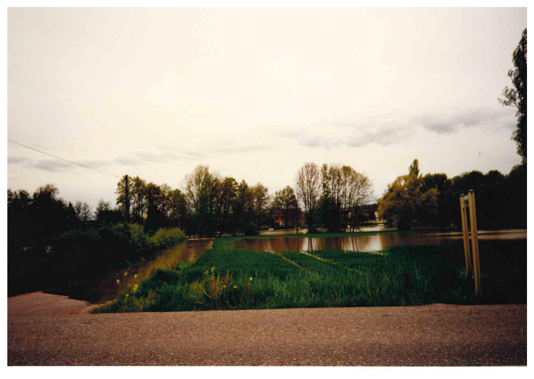 Crue du Serein en avril 1998 à Bonnard, D 5 route de la gare, dans l'Yonne