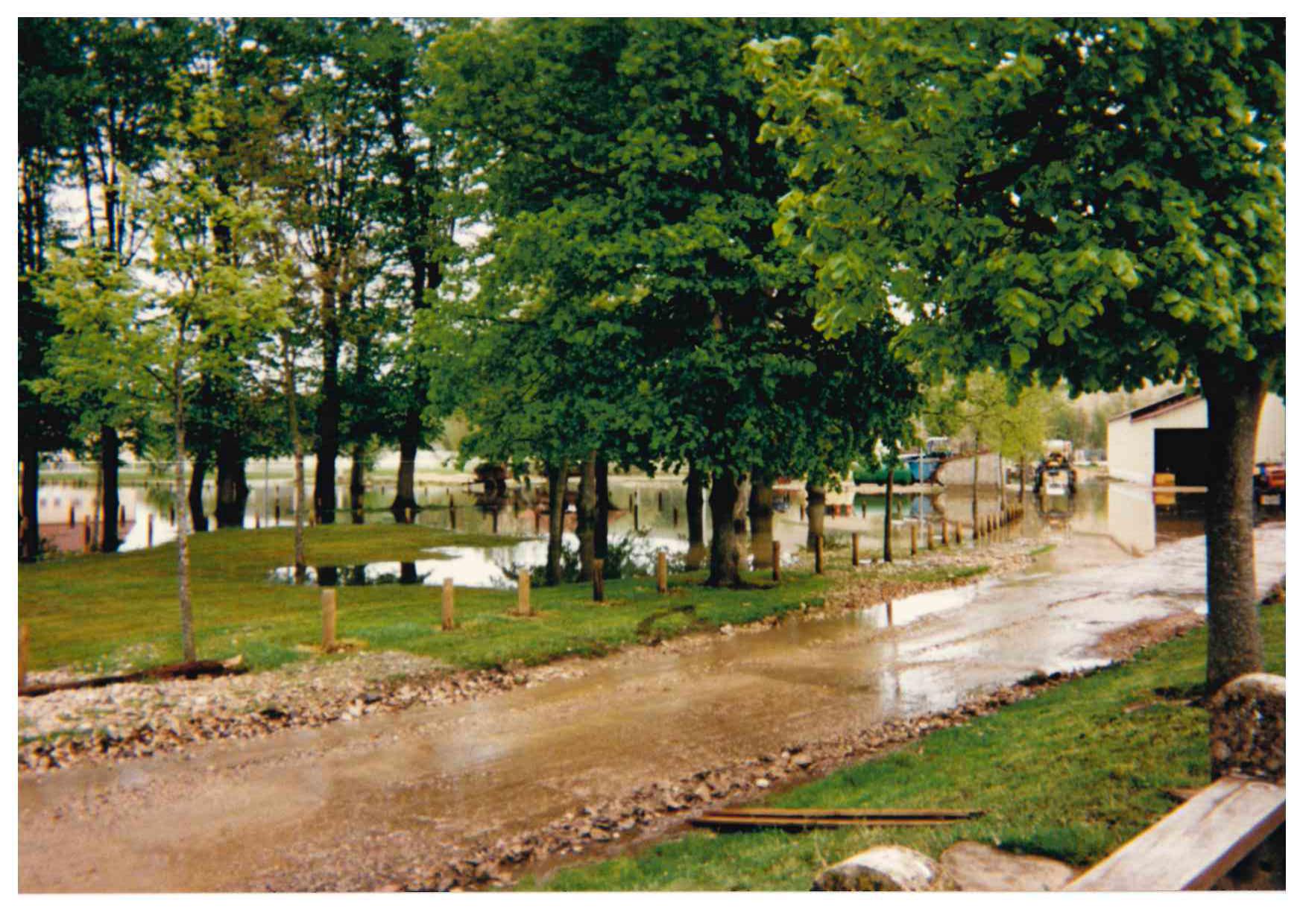 Crue du Serein en avril 1998 à Chablis, rue Laffitte, dans l'Yonne