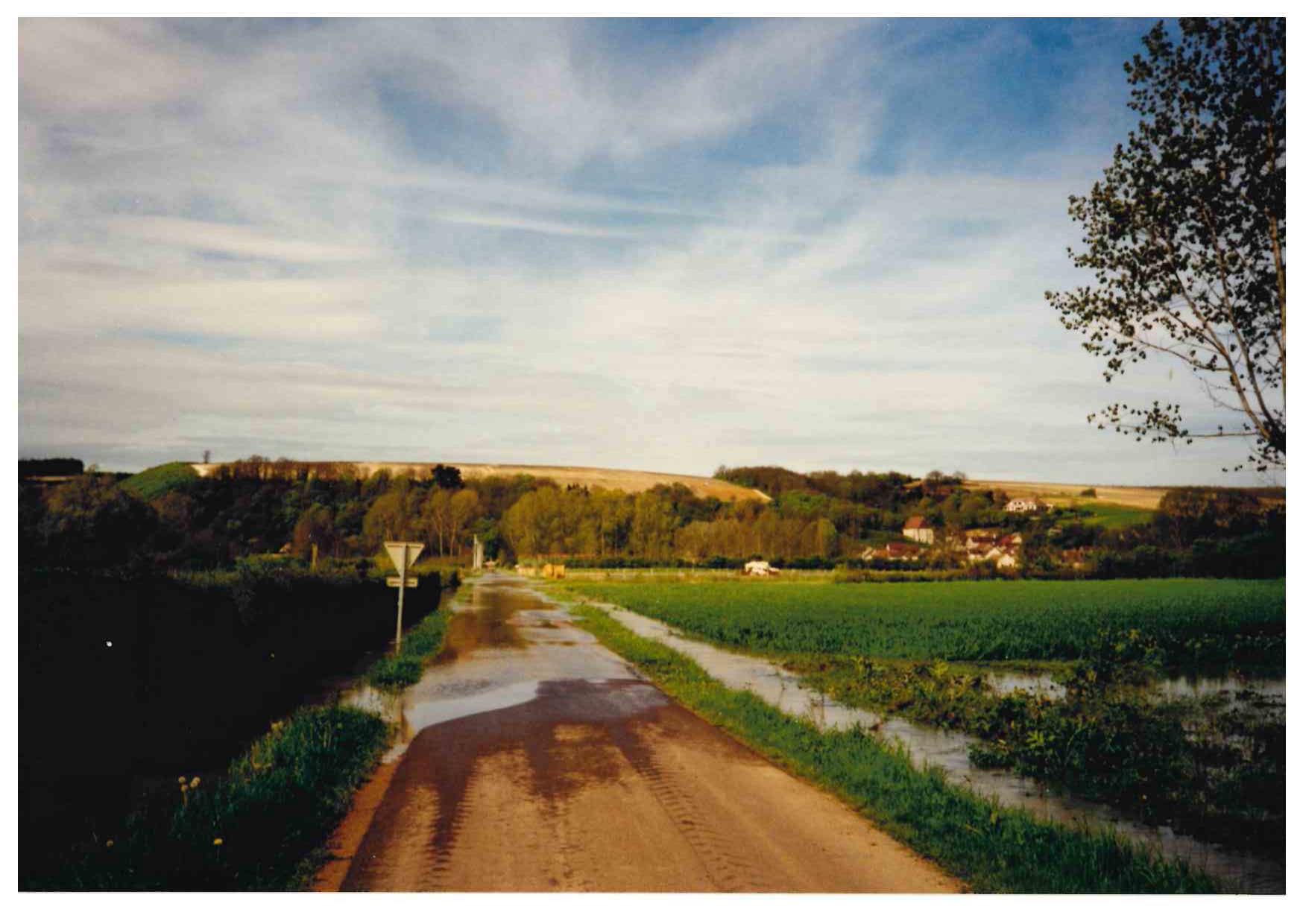 Crue du Serein en avril 1998 à La-Chapelle-Vaupelteigne, D 131A Route de la Fourchaume, dans l'Yonne