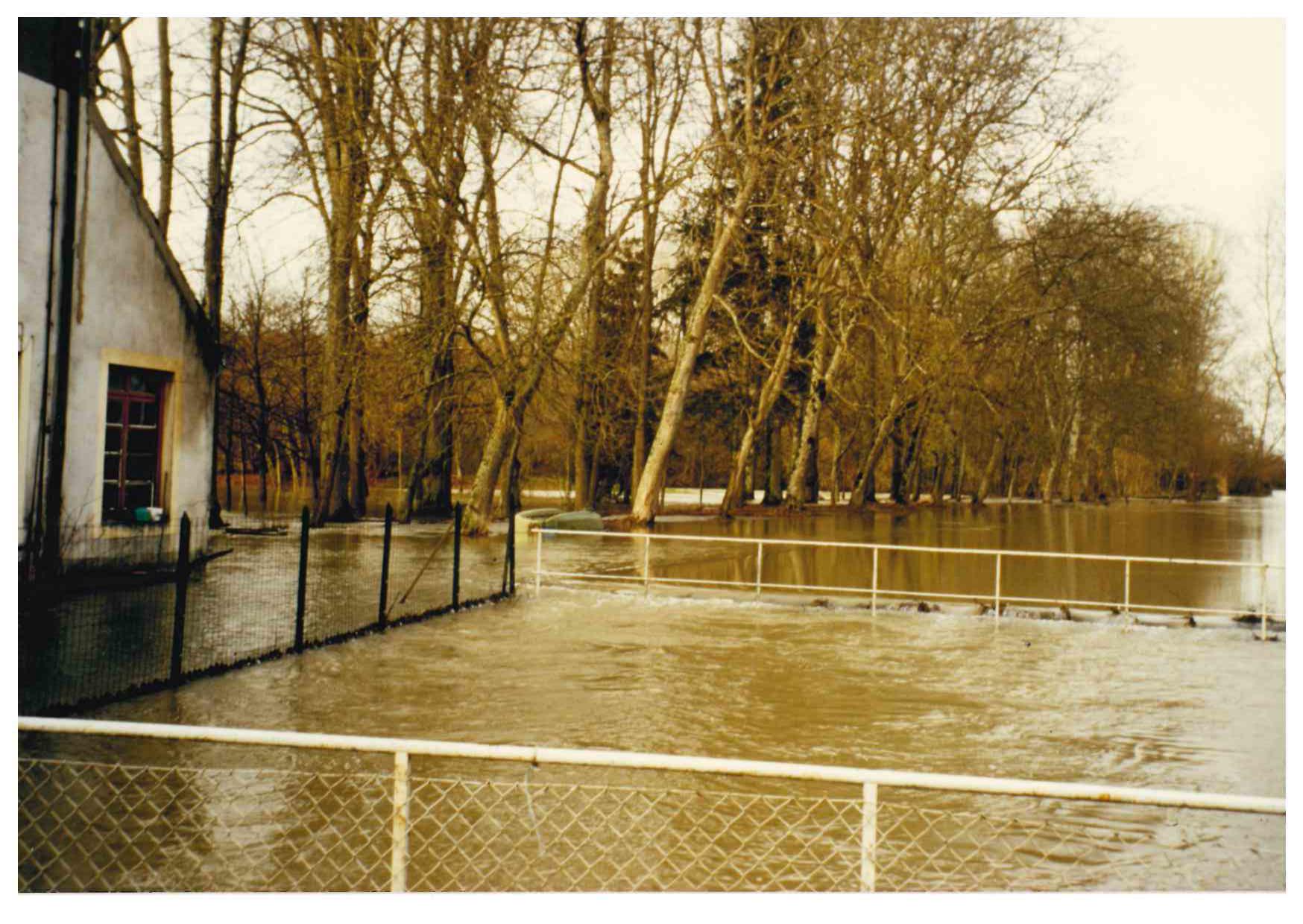 Crue de la Tille en décembre 1996 à Champdôtre, au moulin, en Côte d'Or