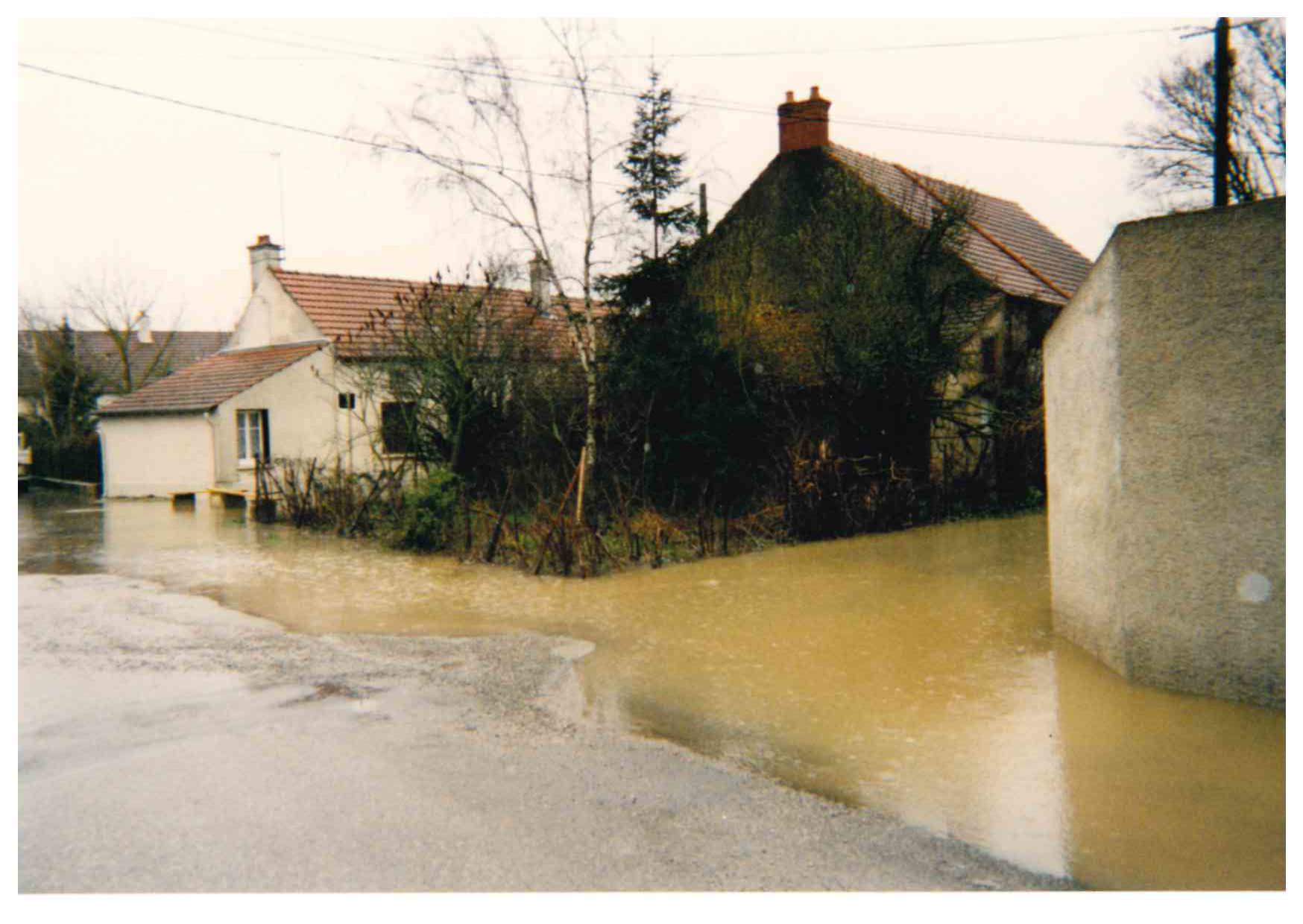 Crue de la Tille en mars 2001 à Champdotre en Côte d'Or