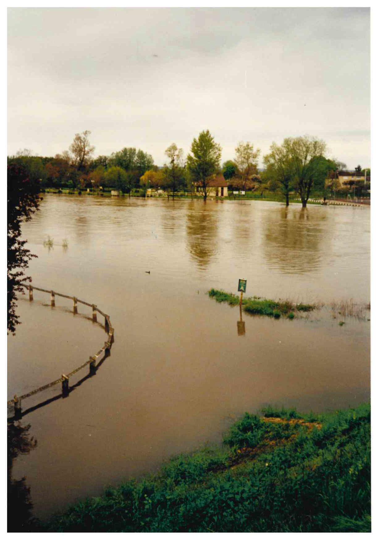 Crue de l'Yonne en avril 1998 à Bonnard et Bassou dans l'Yonne