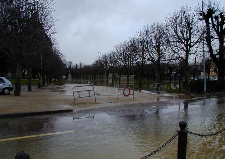 Crue de l'Armançon, en mars 2001, à Tonnerre, secteur du Patis, dans l'Yonne