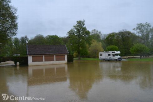 Crue de l'Armançon, en mai 2015, à Nuits, au camping, dans l'Yonne