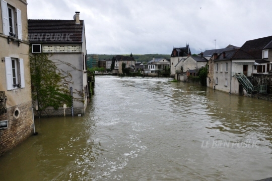 Crue de la Brenne, en mai 2015, à Montbard, centre ville, en Côte d'Or