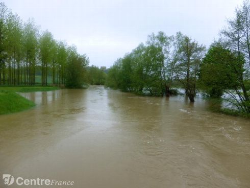 Crue du Serein, en mai 2015, à Montréal, vue du pont, dans l'Yonne