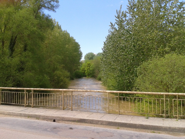 Crue du Serein, en mai 2013, à Beaumont, pont sur la RD 5, dans l'Yonne