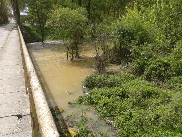 Crue du Serein, en mai 2013, à Beaumont, pont sur la RD 5, dans l'Yonne