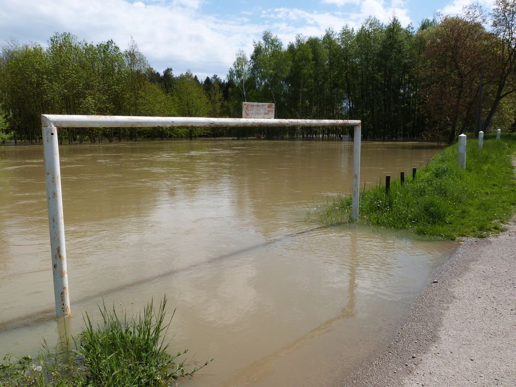 Crue de l'Armançon, en mai 2013, à Brienon sur Armançon, route d'Auxerre, RD 84, rive gauche, dans l'Yonne