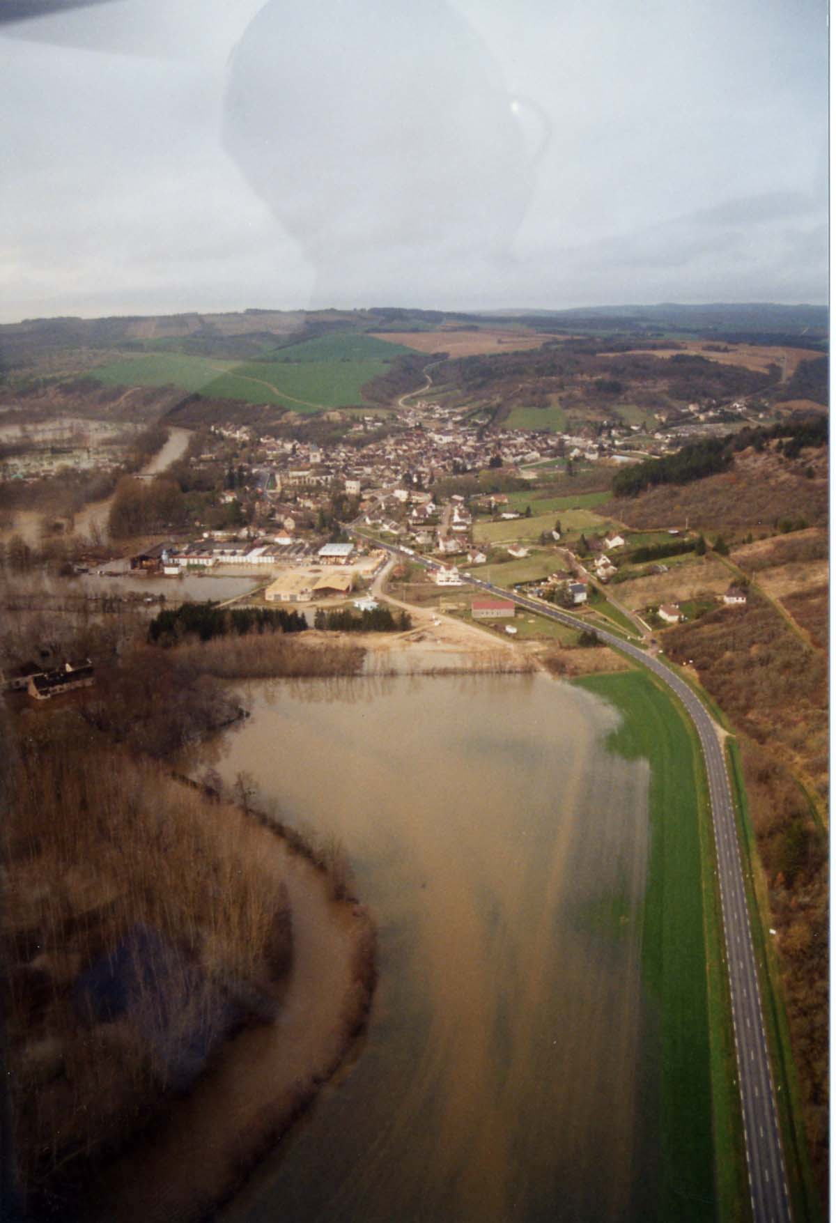 Crue de l'Yonne, en mars 2001, à Deux-Rivières, commune déléguée de Cravant, dans l'Yonne