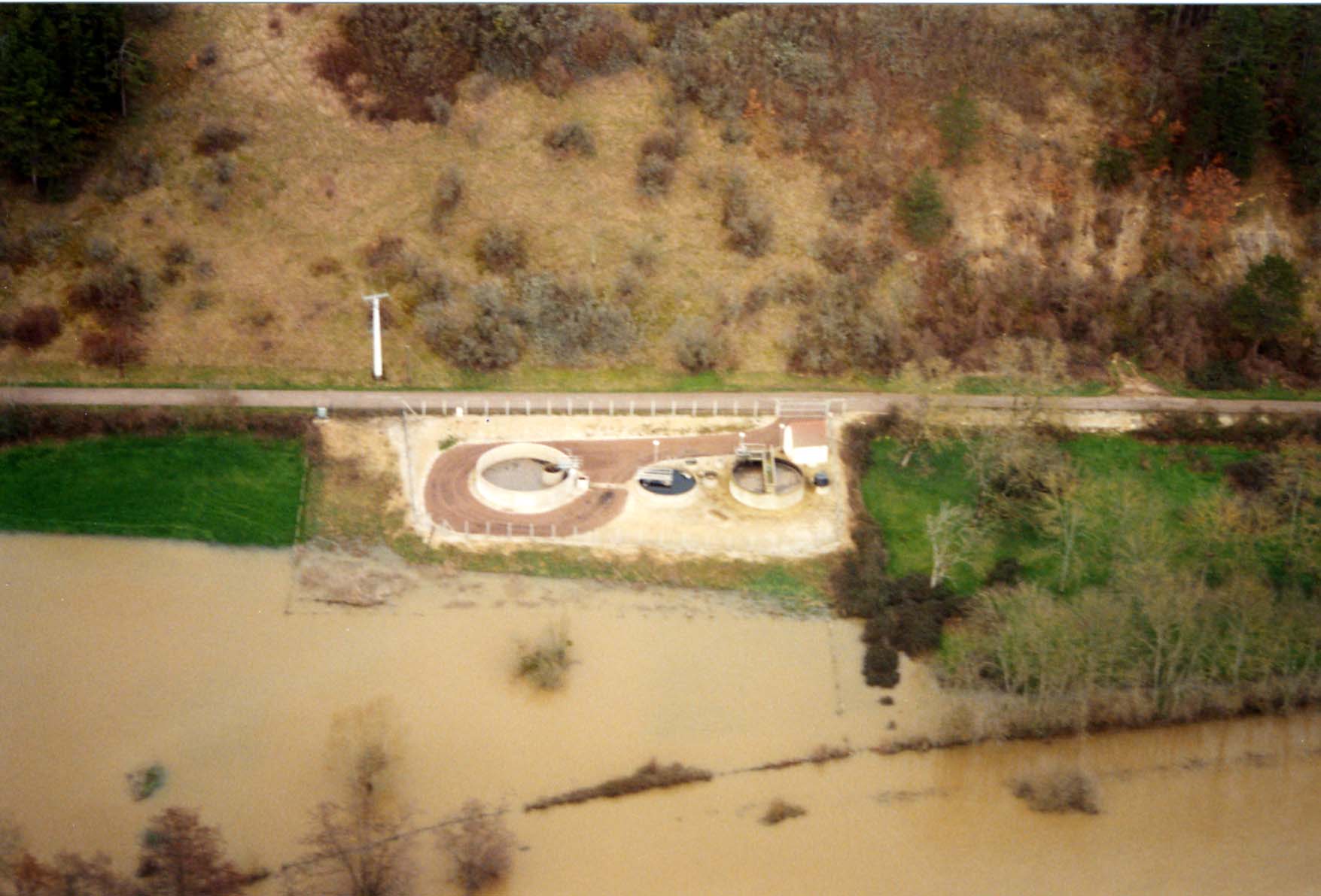 Crue de l'Yonne, en mars 2001, à Deux-Rivières, commune déléguée de Cravant, dans l'Yonne