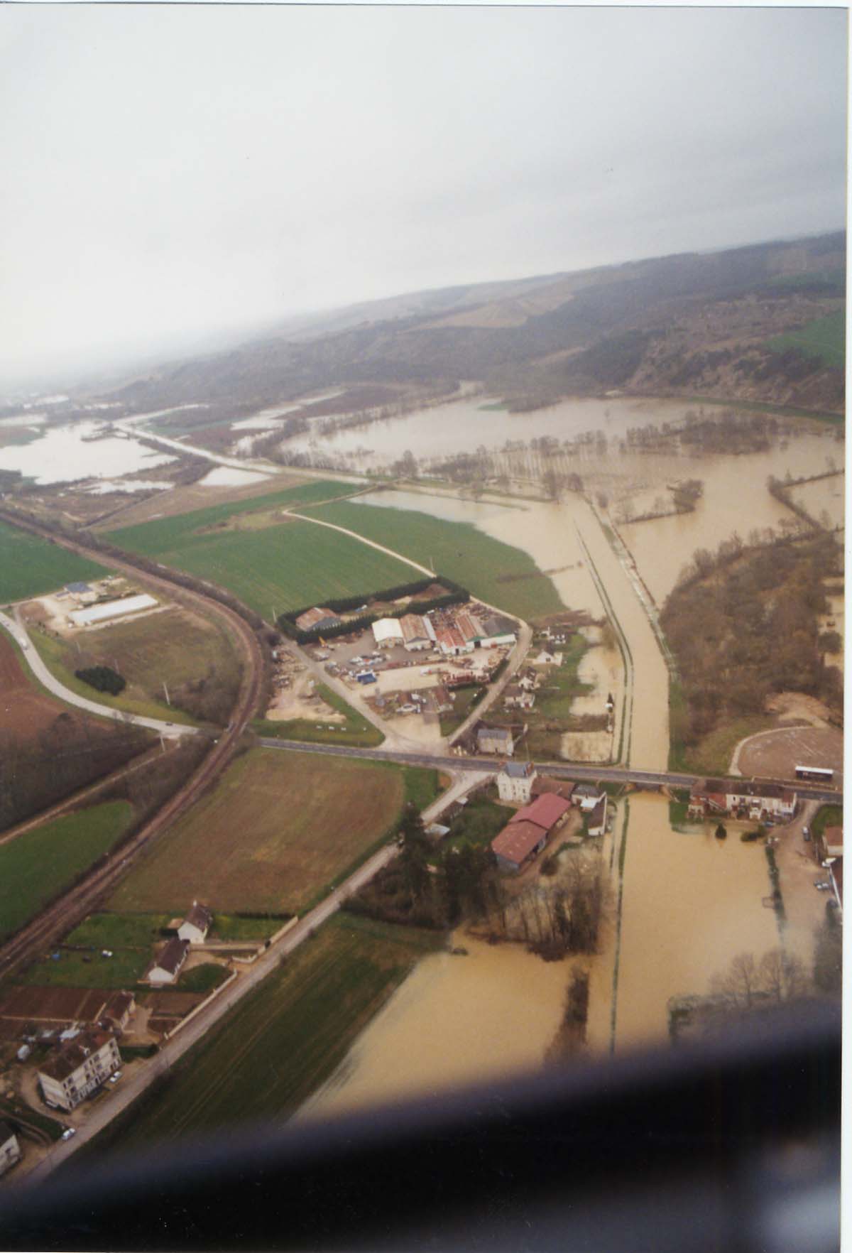 Crue de l'Yonne, en mars 2001, à Deux-Rivières, commune déléguée de Cravant, dans l'Yonne