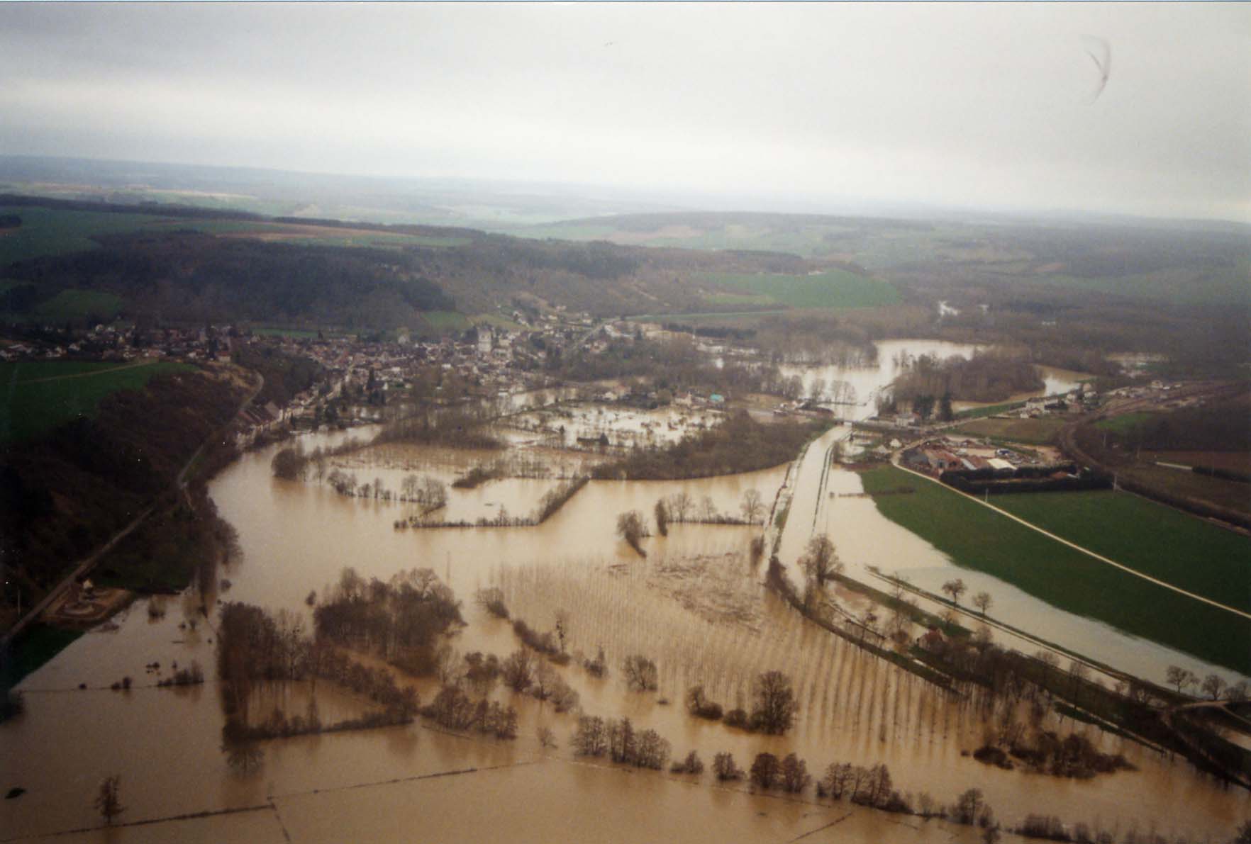 Crue de l'Yonne, en mars 2001, à Deux-Rivières, commune déléguée de Cravant, dans l'Yonne