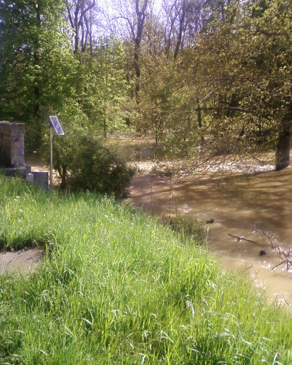 Crue du Serein, en mai 2013, à Dissangis, pont près de la route d'Amorant (RD 86) en direction de Civry sur Serein, dans l'Yonne