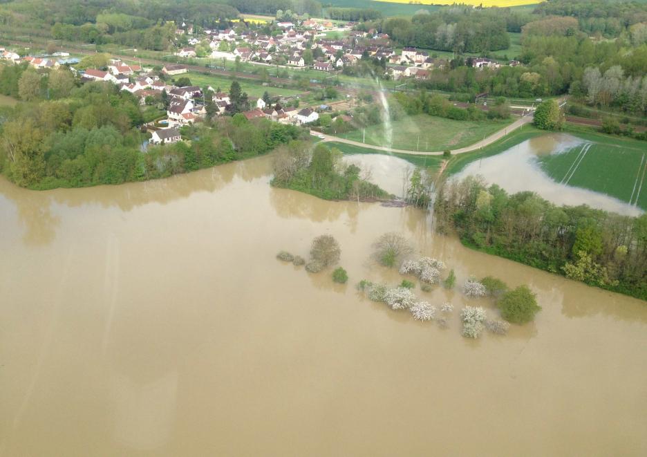 Crue de l'Armançon, en mai 2013, à Esnon dans l'Yonne