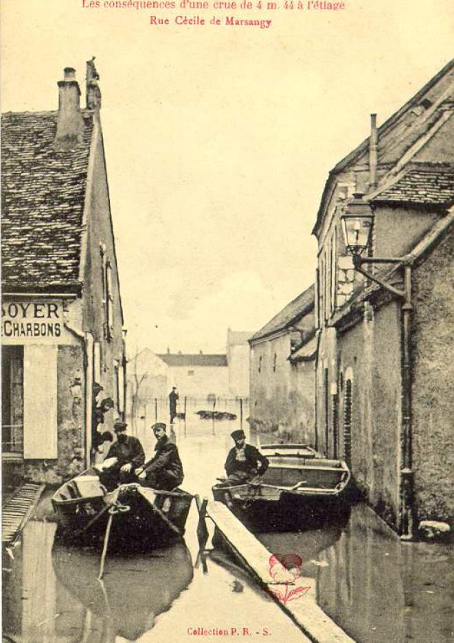 Crue de l'Yonne, en janvier 1910, à Sens, rue Cécile de Marsangy, dans l'Yonne