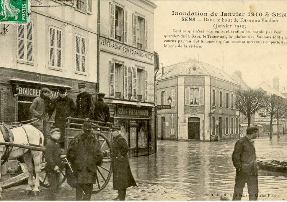 Crue de l'Yonne, en janvier 1910, à Sens, avenue Vauban, dans l'Yonne