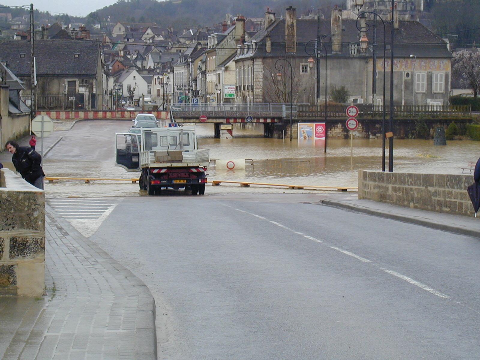 Crue de l'Armançon, en mars 2001, à Tonnerre, dans l'Yonne