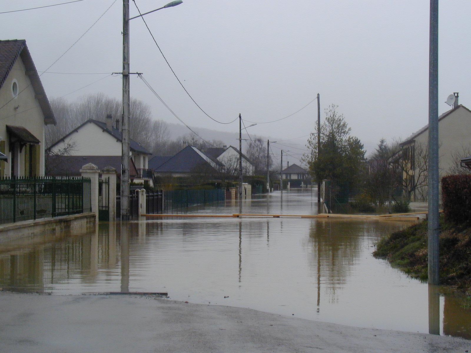 Crue de l'Armançon, en mars 2001, à Tonnerre, dans l'Yonne