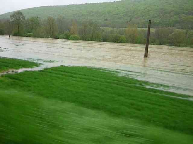 Photo de la crue de l'Ouche à La Bussière-sur-Ouche le 3 Mai 2013