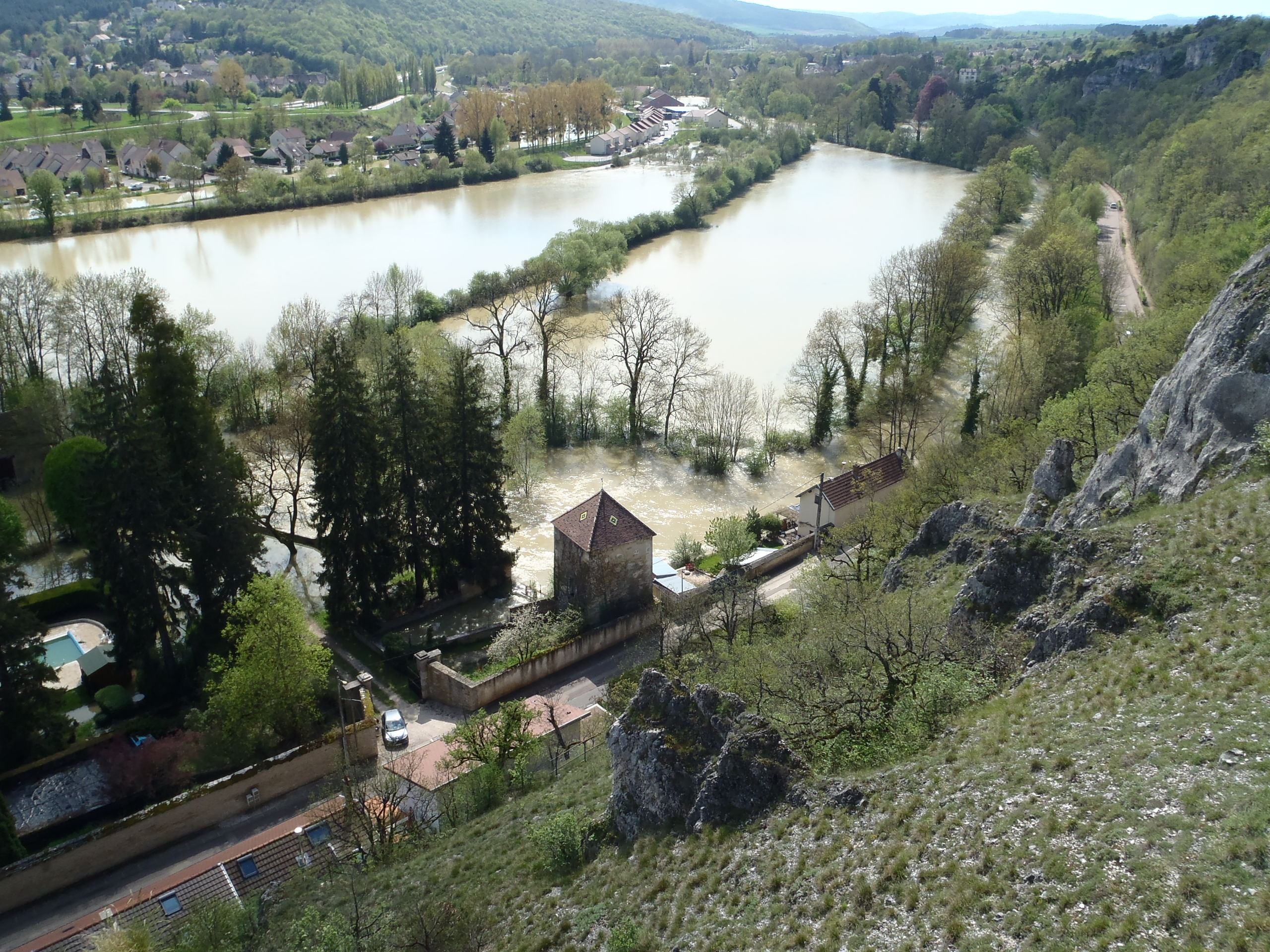 photo de la crue de l'Ouche à Velars-sur-Ouche le 4 mai 2013