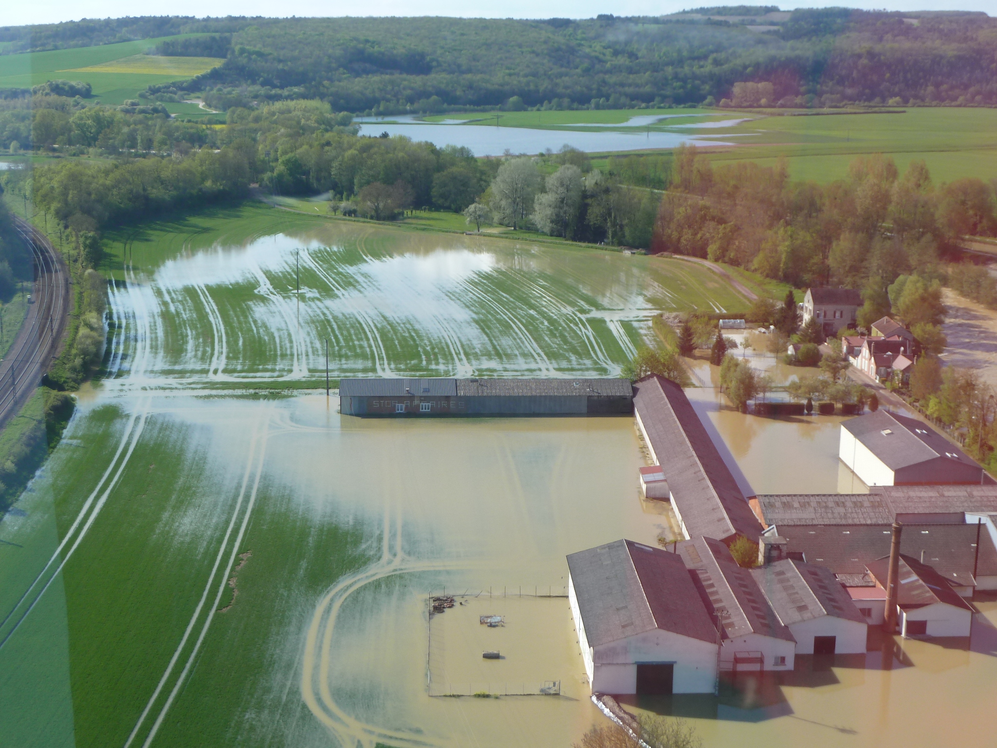 Crue de l'Armançon, en mai 2013, à Tanlay, usine à Commissey, dans l'Yonne