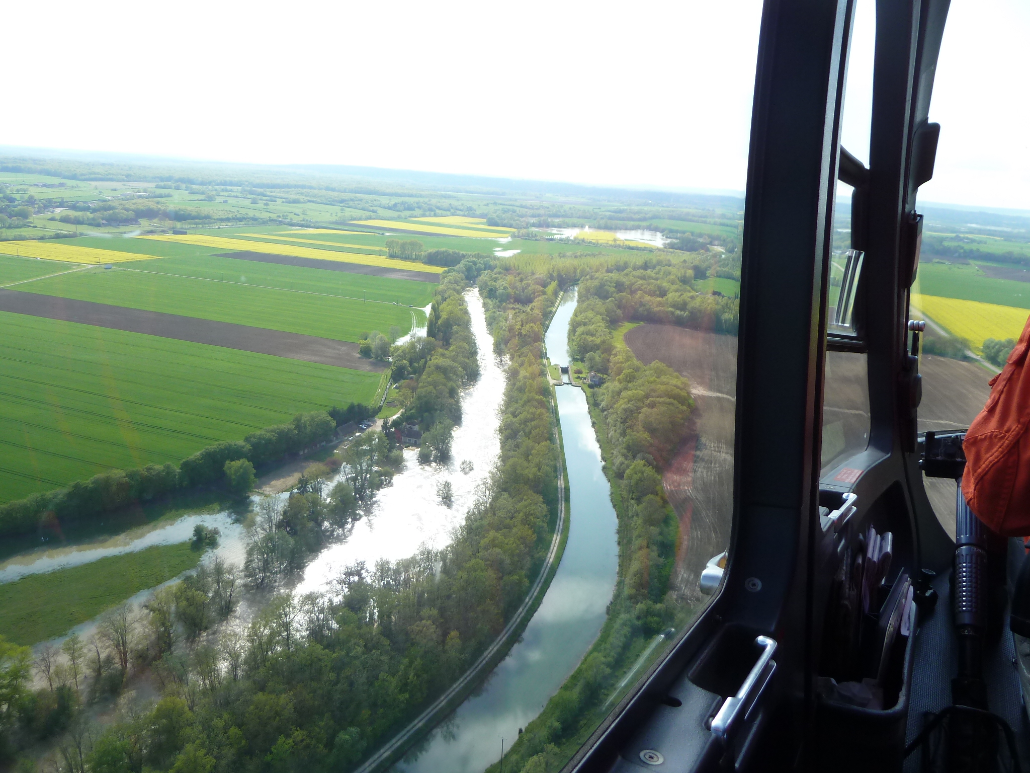 Crue de l'Armançon, en mai 2013, à Flogny la Chapelle dans l'Yonne