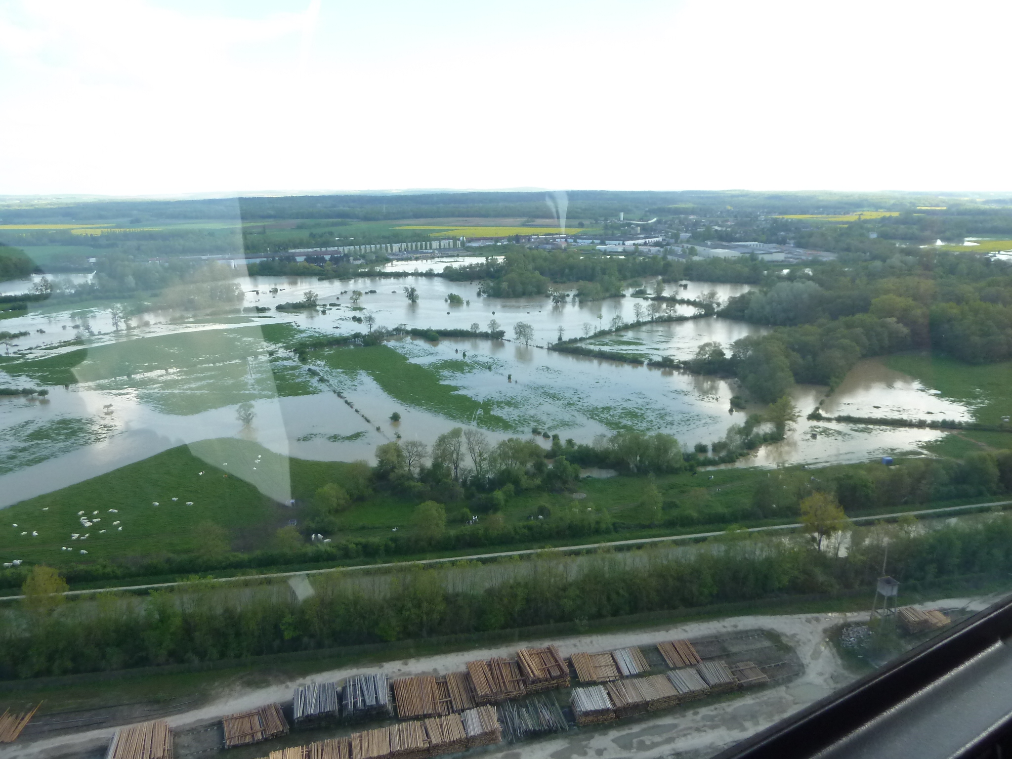 Crue de l'Armançon, en mai 2013, à Saint Florentin, cité Gaillard avenue de Genève, dans l'Yonne