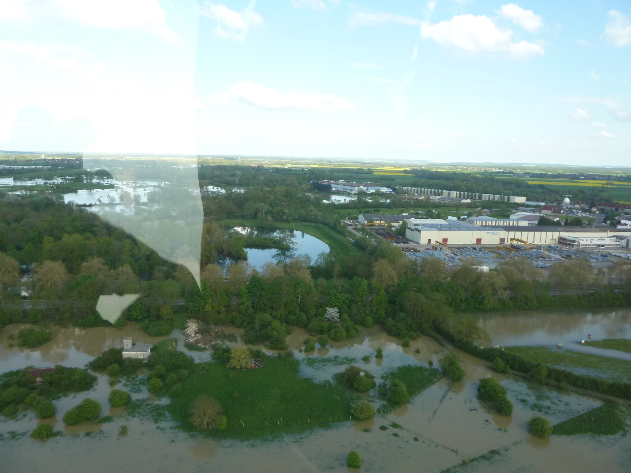 Crue de l'Armançon, en mai 2013, à Saint Florentin, usine au sud, dans l'Yonne