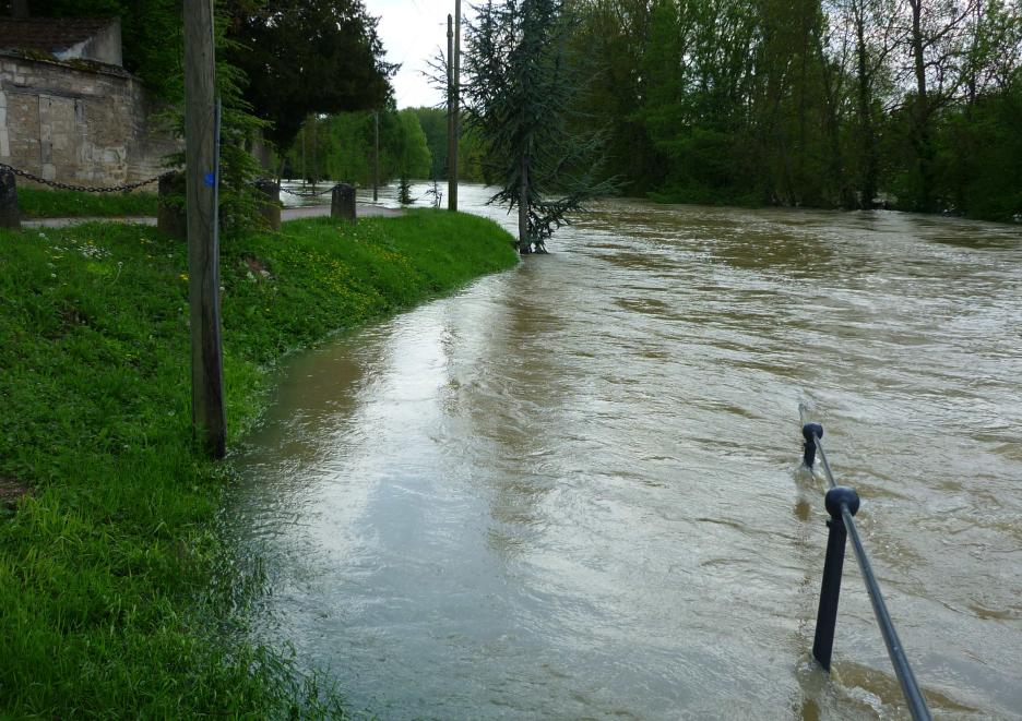 Crue du Serein, en mai 2013, à Chablis, quai Paul Louis Courrier, dans l'Yonne