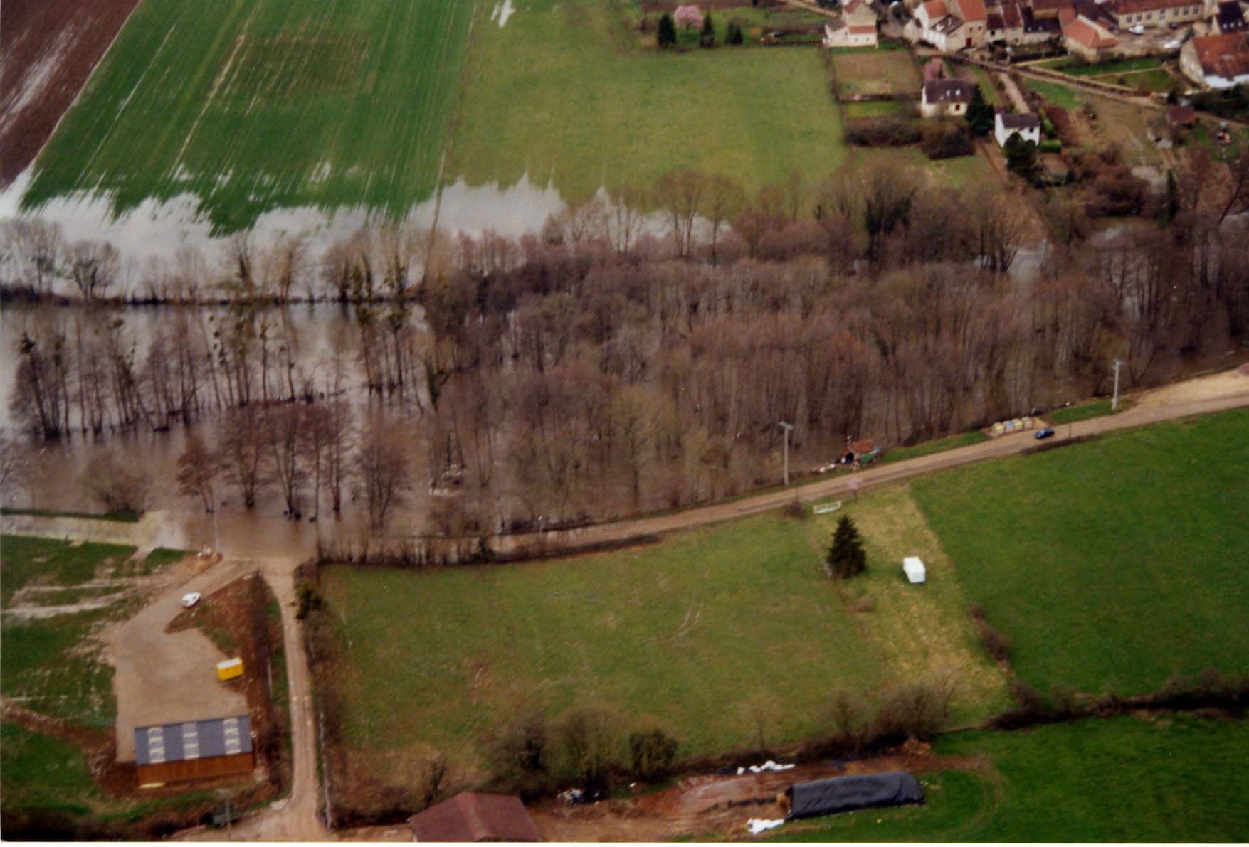 Crue de la Cure, en mars 2001, à Saint-Père, dans l'Yonne