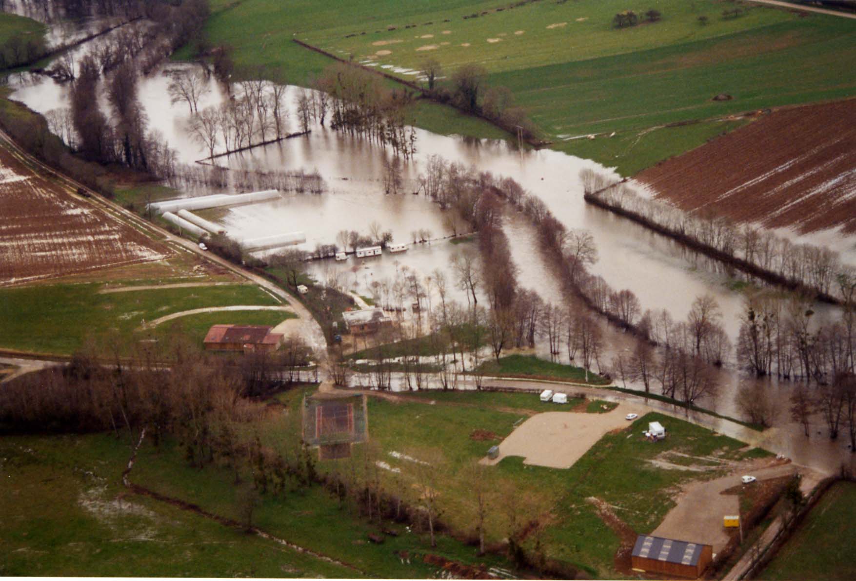 Crue de la Cure, en mars 2001, à Saint-Père dans l'Yonne