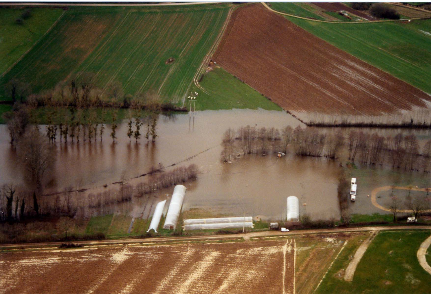 Crue de la Cure, en mars 2001, à Saint-Père dans l'Yonne