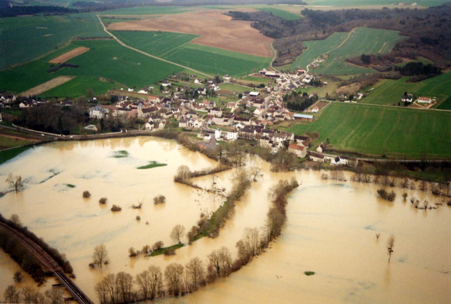 Crue de l'Yonne, en mars  2001, à Trucy sur Yonne dans l'Yonne