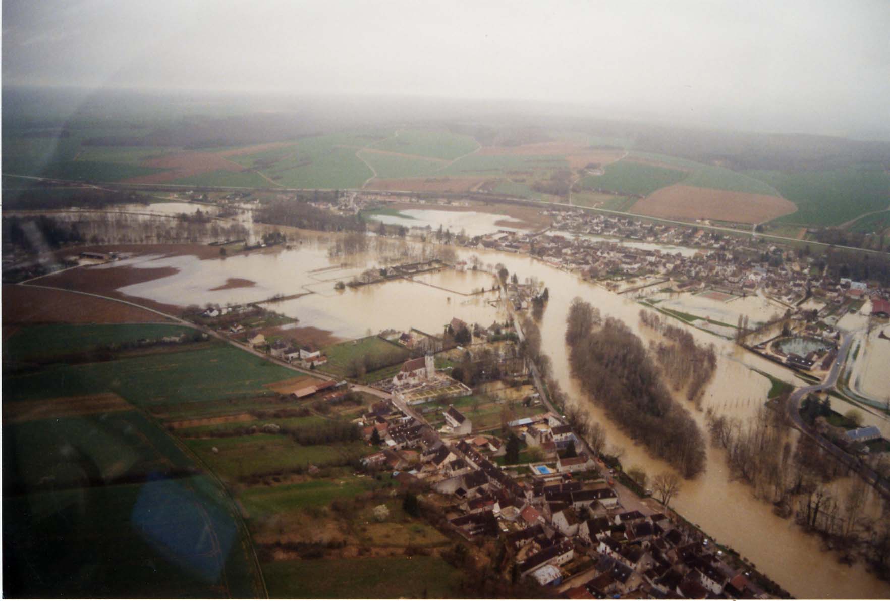 Crue de l'Yonne, en mars 2001, à Vincelottes et Vincelles dans l'Yonne