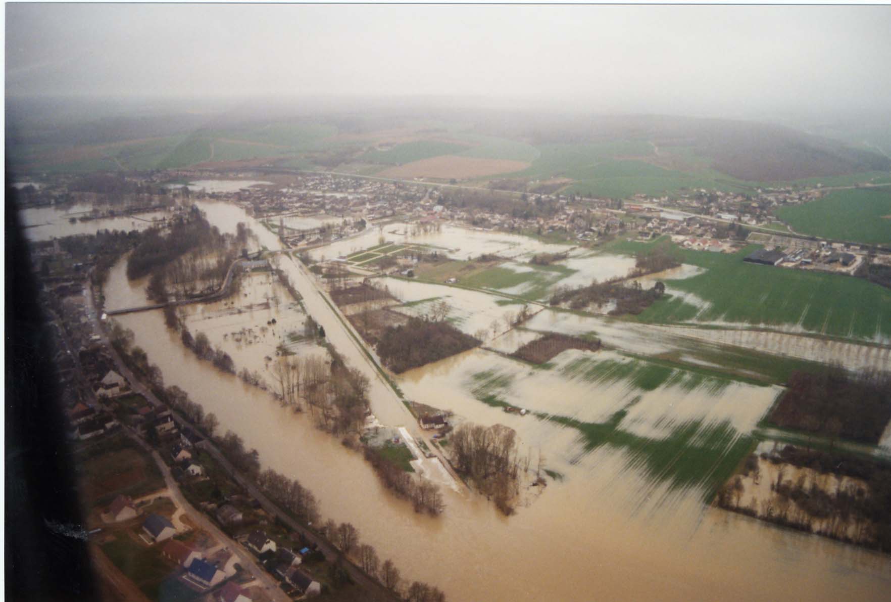 Crue de l'Yonne, en mars 2001, à Vincelottes et Vincelles dans l'Yonne