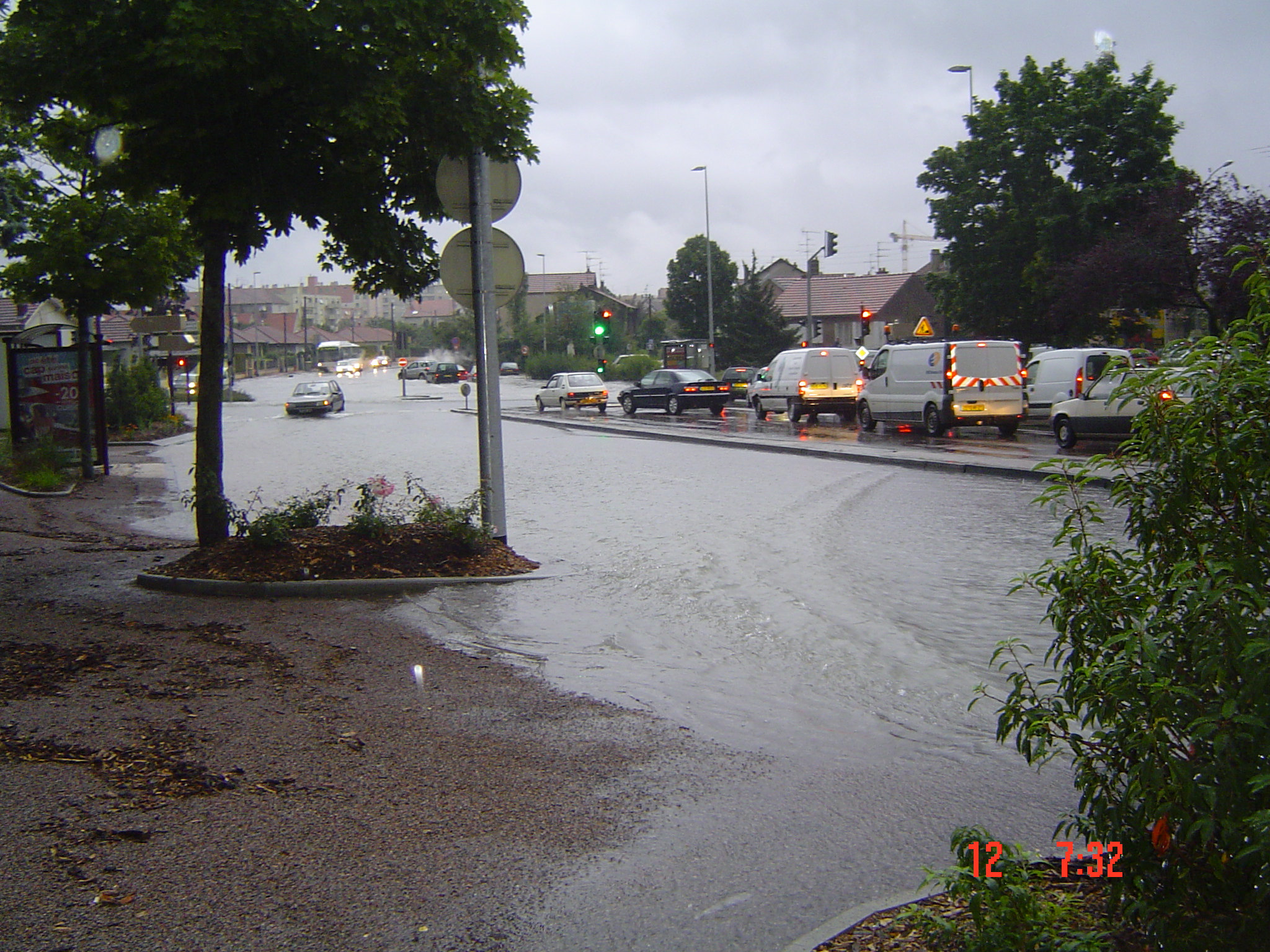 Photo de l'inondation du Boulevard des Allobroges en aval (2)