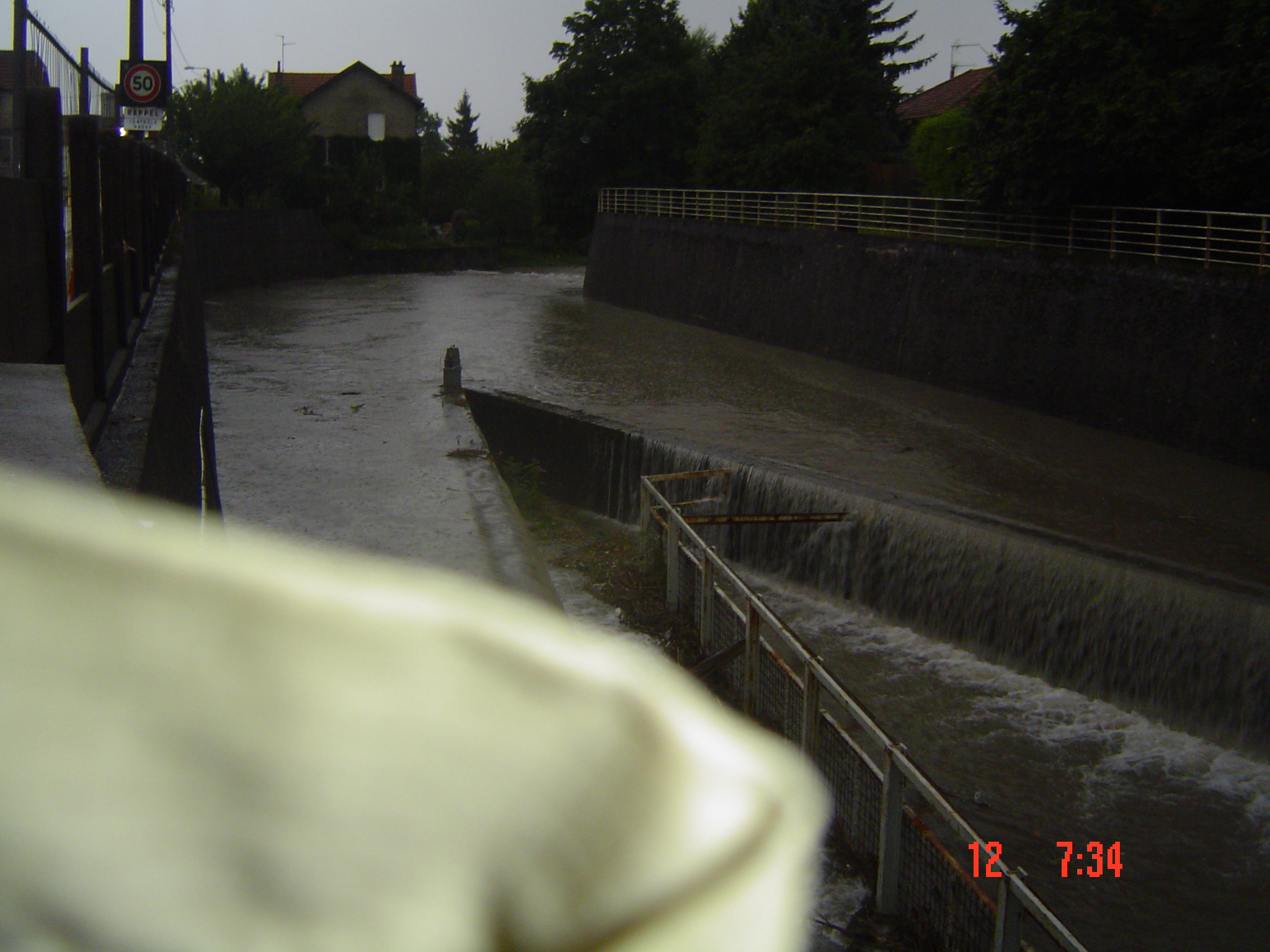 Photo de l'inondation à Dijon, datant du 12 aout 2008 (entonnoir).